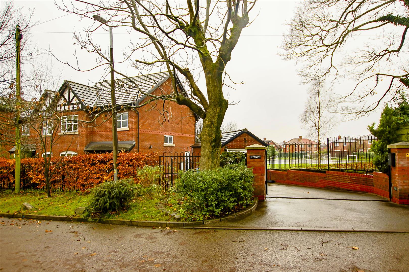 4 Bed Semi-detached House For Sale - Main Image